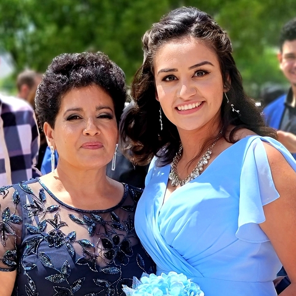 Meet your Posher, Karina - Picture 1 of 2